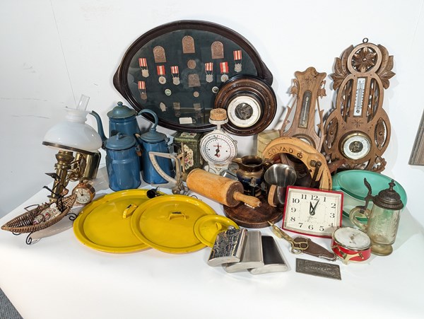 Lot 1542 - VINTAGE HOUSEHOLD LOT