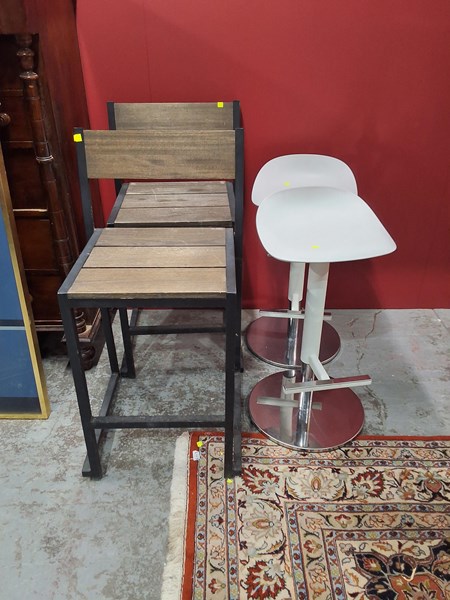 Lot 464 - STOOLS