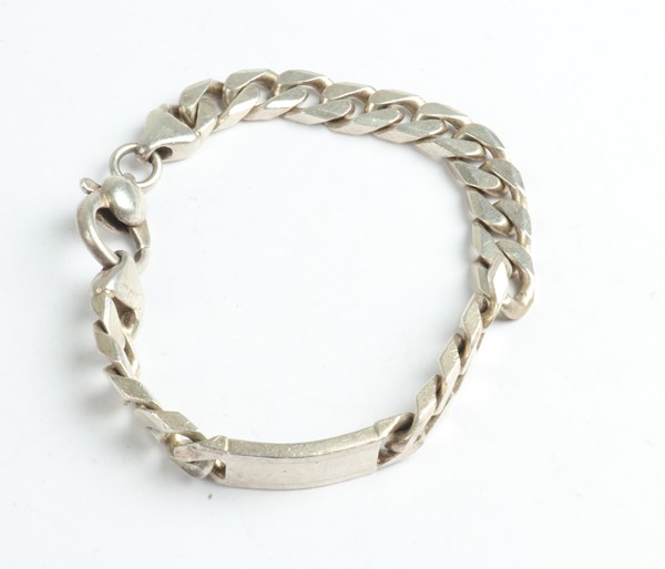 Lot 1014 - SILVER BRACELET