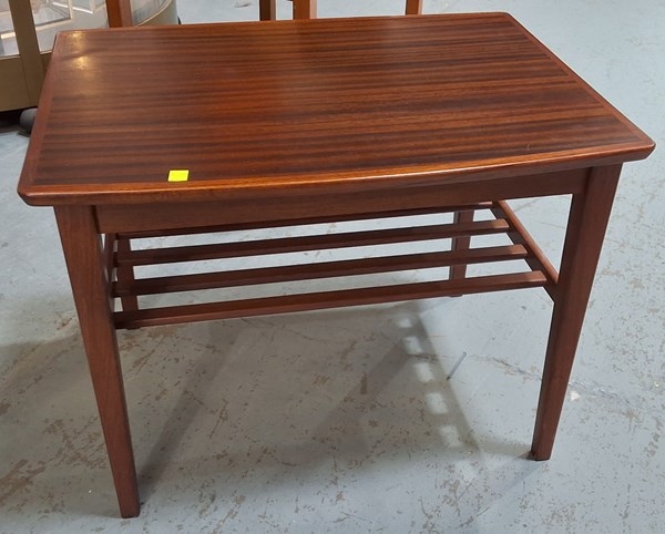 Lot 276 - LAMP TABLE