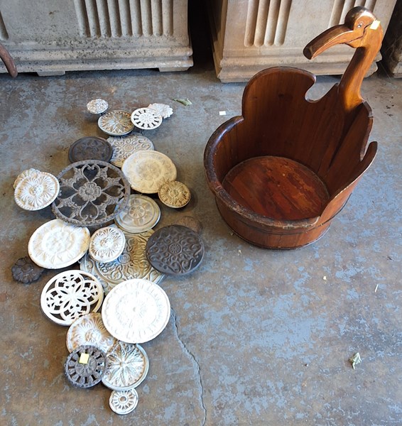 Lot 553 - DECOR LOT