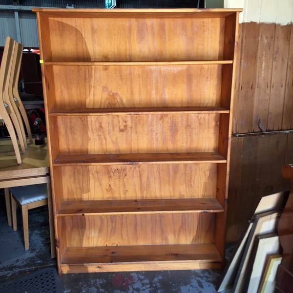 Lot 315 - BOOKSHLEF
