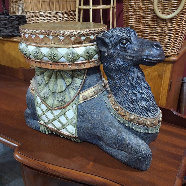 Lot 66 - STOOL