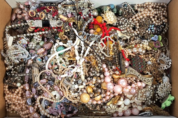 Lot 1417 - JEWELLERY