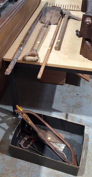 Lot 330 - TOOLS