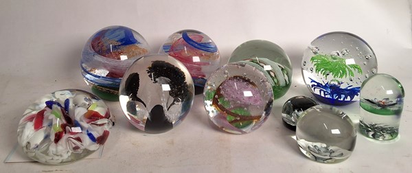 Lot 1500 - PAPERWEIGHTS