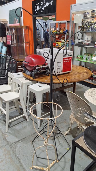 Lot 471 - PLANT STANDS