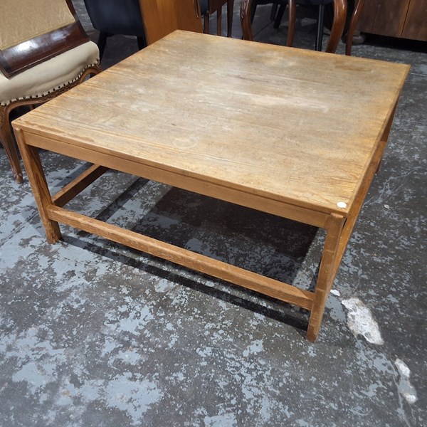 Lot 467 - COFFEE TABLE