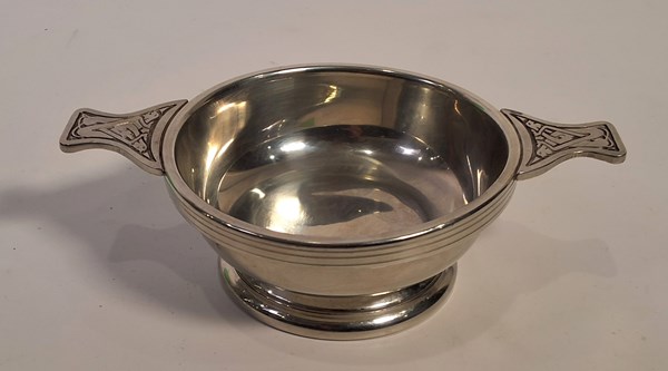 Lot 1074 - QUAICH