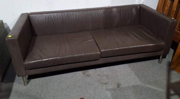 Lot 387 - SETTEE