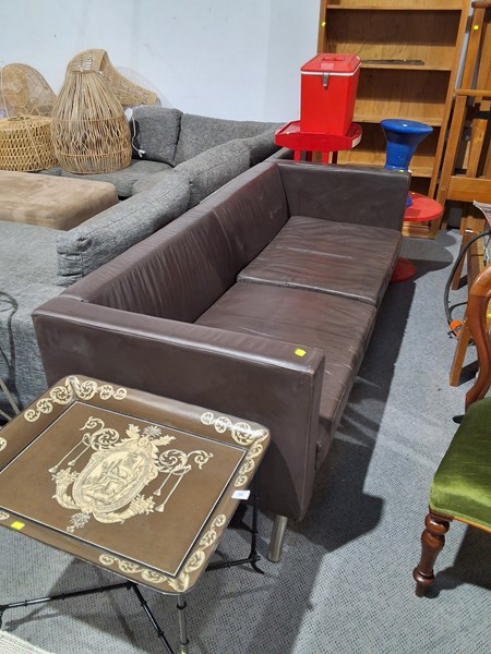 Lot 395 - SETTEE