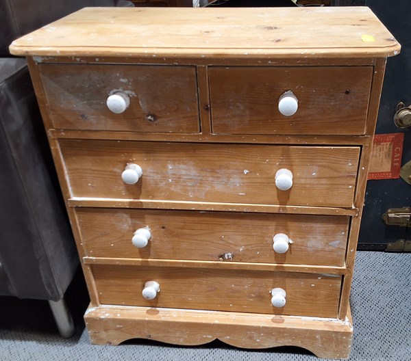 Lot 443 - CHEST OF DRAWERS