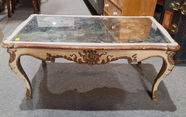 Lot 495 - COFFEE TABLE
