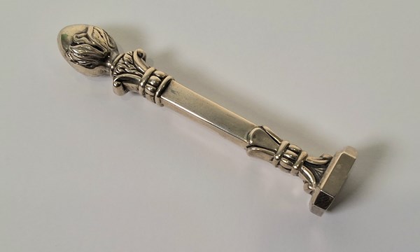 Lot 1031 - DESK SEAL