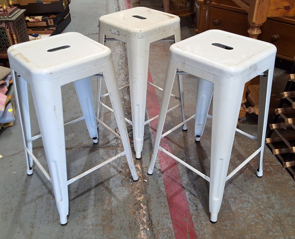 Lot 473 - STOOLS