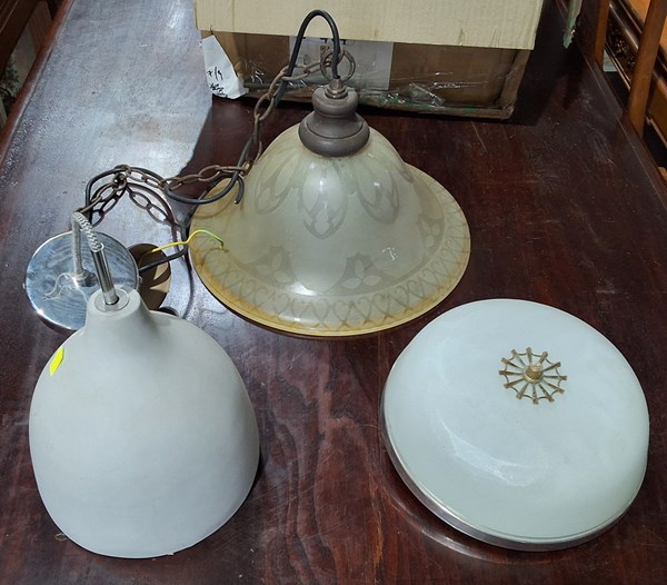 Lot 513 - LIGHT FIXTURES