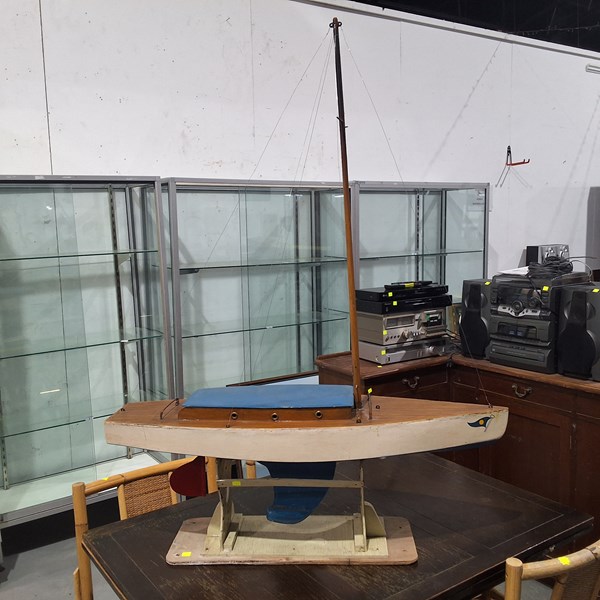 Lot 462 - POND YACHT