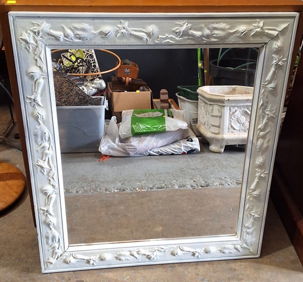 Lot 554 - WALL MIRROR