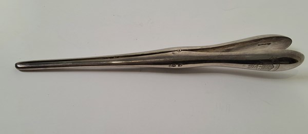 Lot 1041 - SILVER GLOVE STRETCHER