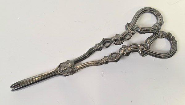 Lot 1004 - GRAPE SCISSORS