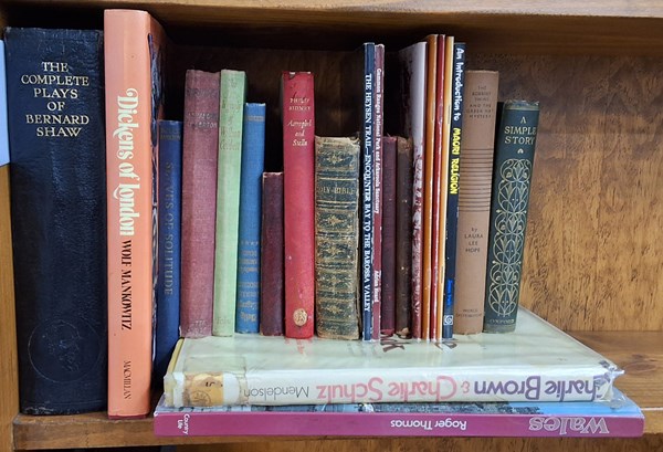 Lot 1491 - ASSORTED BOOKS