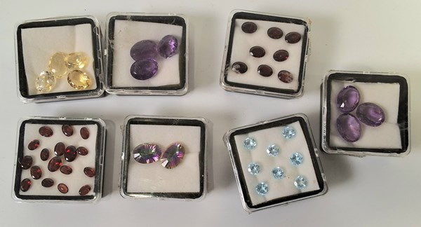 Lot 1050 - GEMSTONES