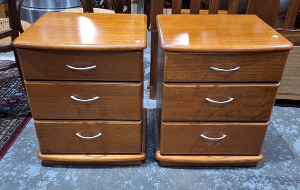 Lot 147 - BEDSIDES