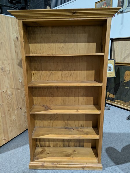 Lot 389 - BOOKSHELF