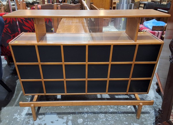 Lot 18 - TEAK BAR