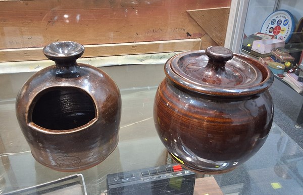 Lot 1554 - PEARSE POTTERY