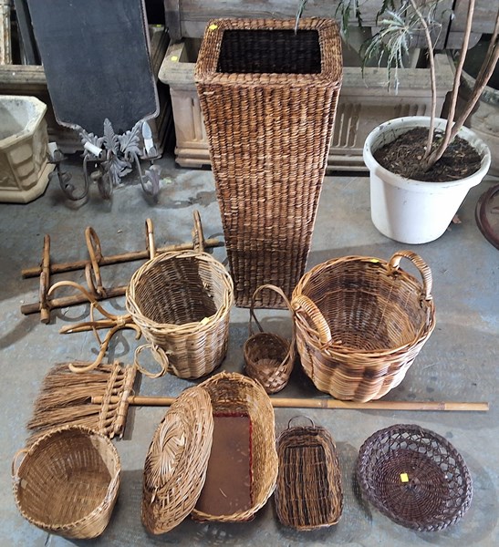 Lot 555 - CANEWARE LOT