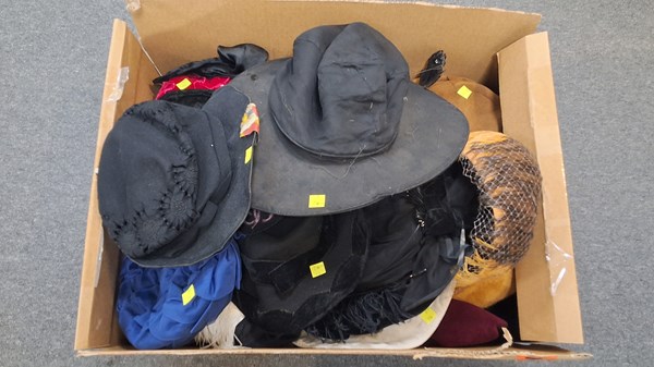 Lot 1212 - HATS