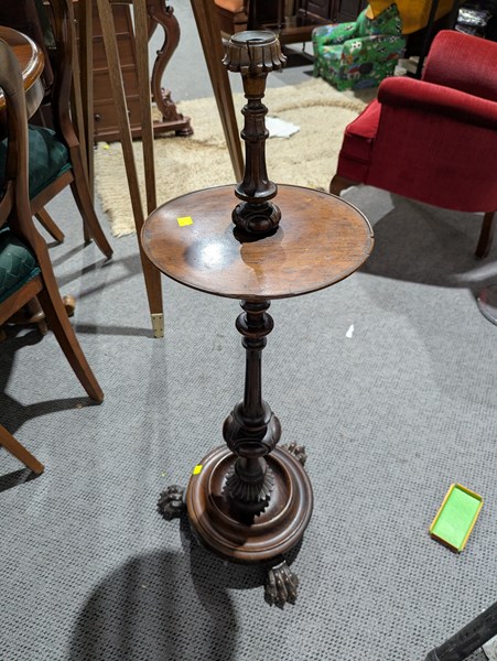 Lot 436 - TORCHIERE