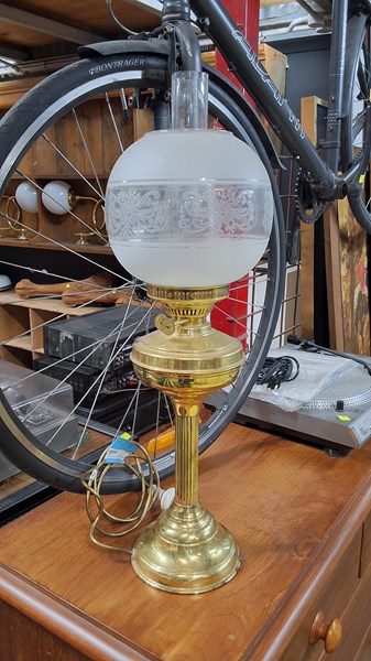 Lot 510 - TABLE LAMP