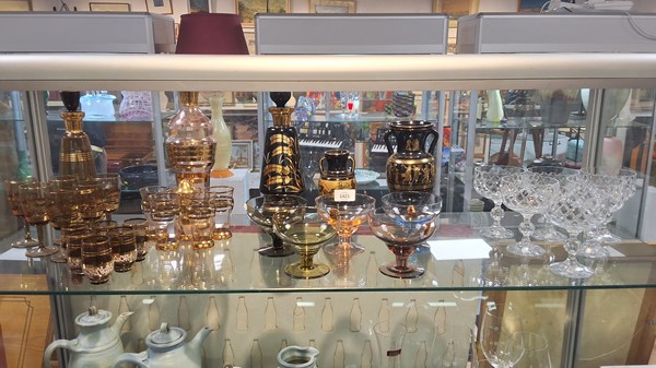 Lot 1421 - GLASSWARE