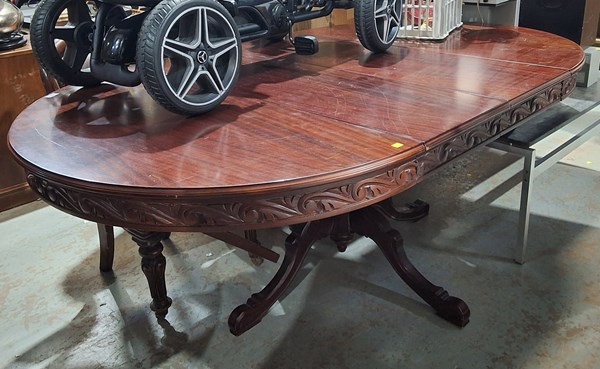 Lot 370 - LEAF DINING TABLE