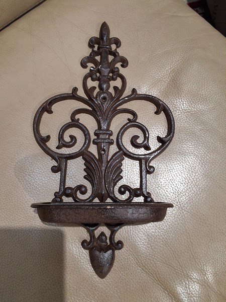 Lot 78 - BIRD FEEDER