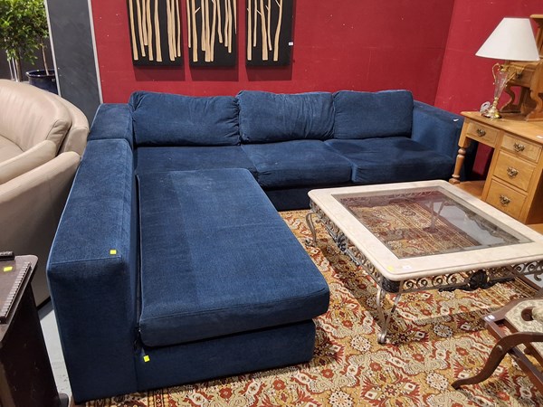 Lot 29 - LOUNGE SUITE