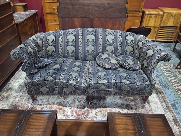 Lot 169 - SOFA