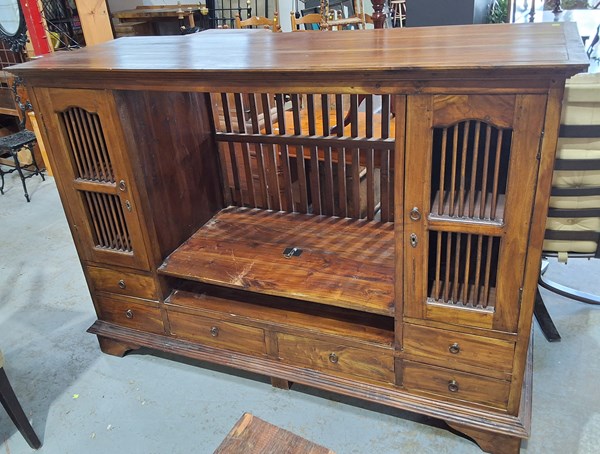 Lot 294 - ENTERTAINMENT CABINET