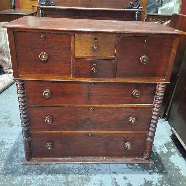 Lot 148 - CHEST OF DRAWERS
