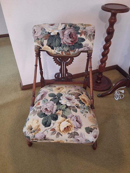 Lot 425 - PARLOUR CHAIR