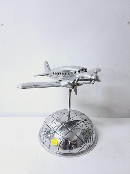 Lot 1167 - DESK STAND