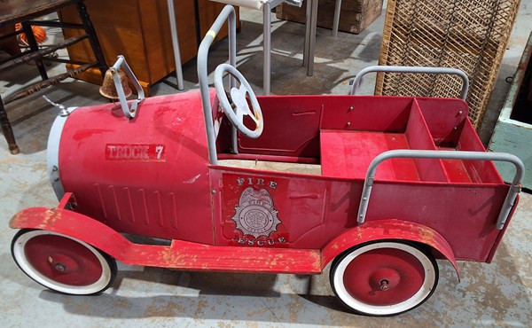 Lot 511 - PEDAL CAR