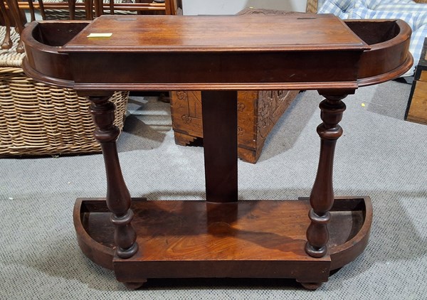 Lot 98 - HALLSTAND BASE
