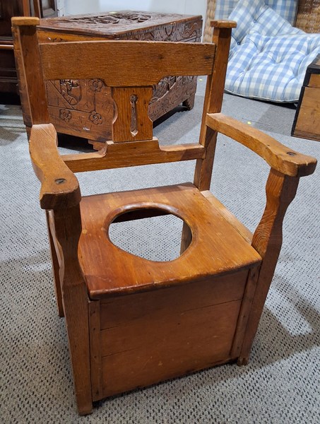 Lot 220 - CHILDS COMMODE