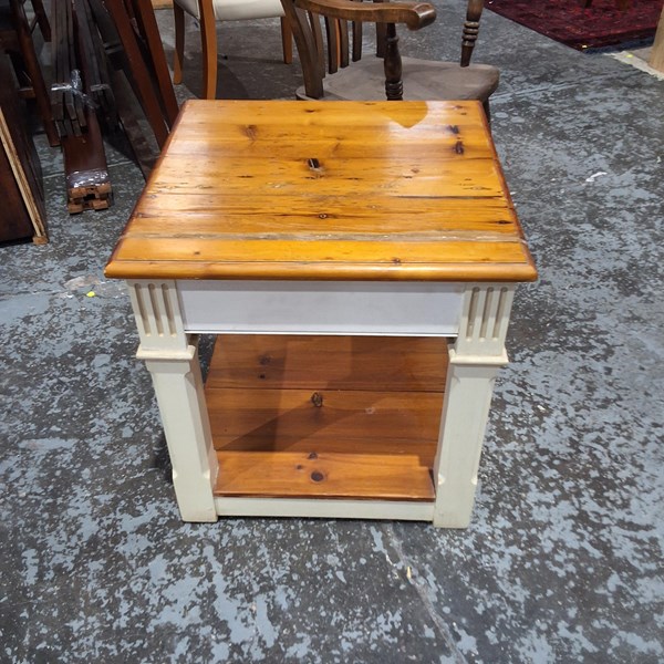 Lot 356 - LAMP TABLE