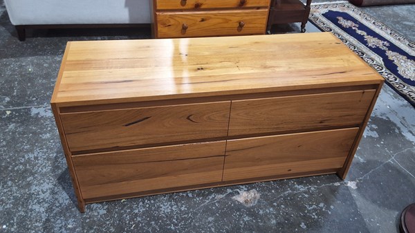 Lot 90 - CHEST OF DRAWERS