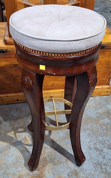 Lot 419 - BAR STOOL