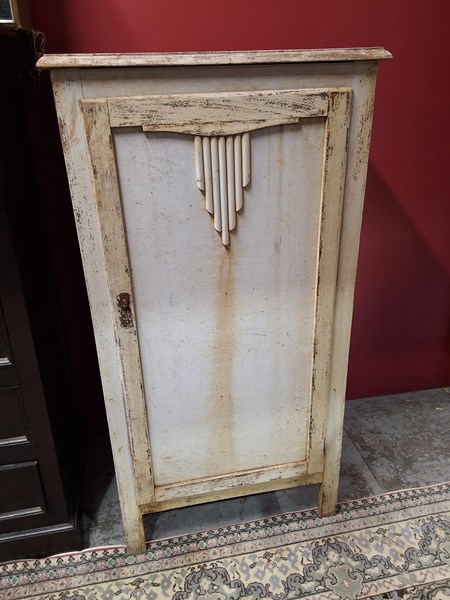 Lot 249 - CUPBOARD